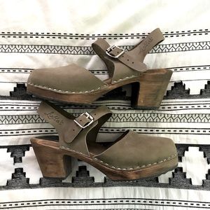 39 Lotta from Stockholm Highwood Clogs—Taupe